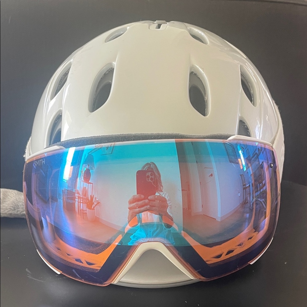 SMITH White Helmet with Blue Mirrored SMITH Goggles